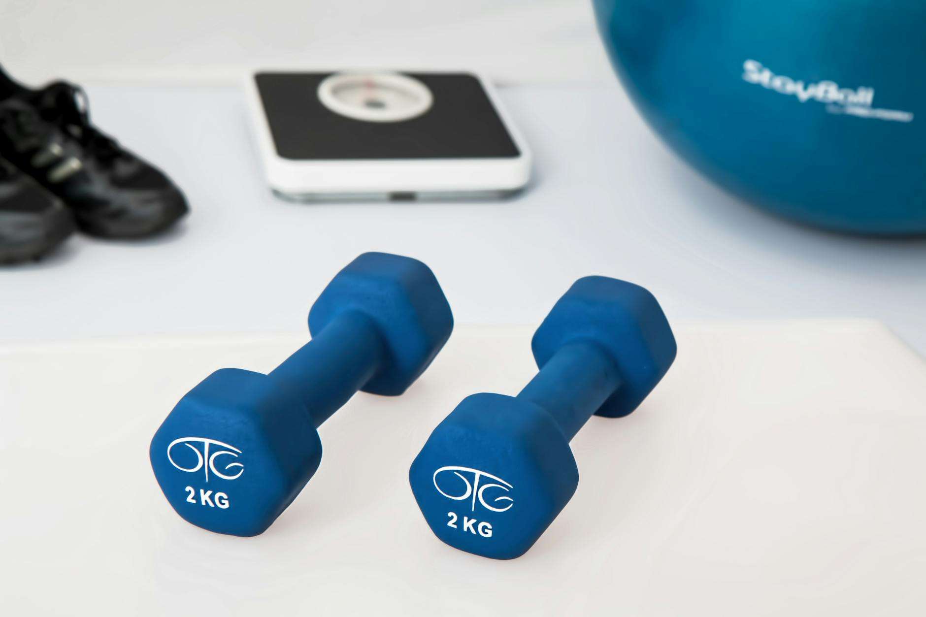 https://www.pexels.com/photo/two-2-kg-blue-hex-dumbbells-on-white-surface-39671/