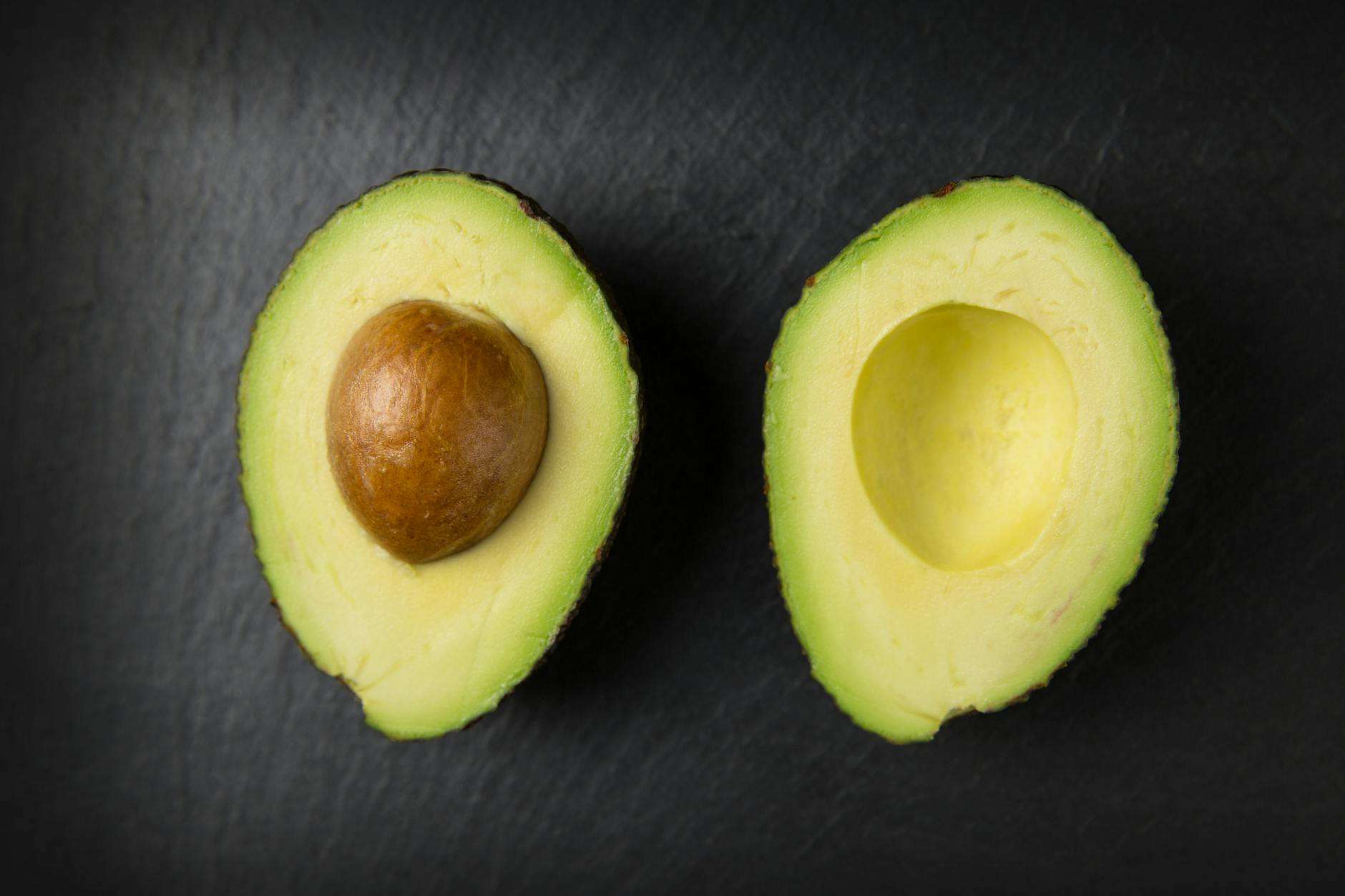 https://www.pexels.com/photo/sliced-avocado-fruit-557659/