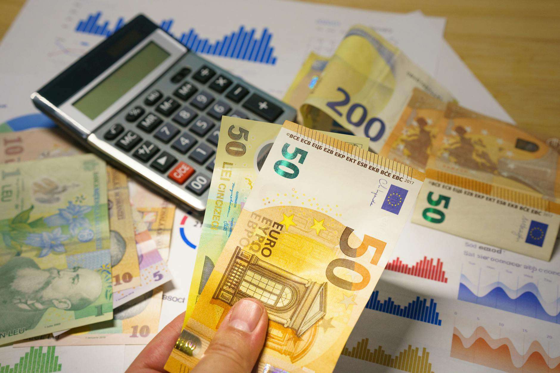 https://www.pexels.com/photo/euro-and-lei-banknotes-with-calculator-on-desk-29031562/
