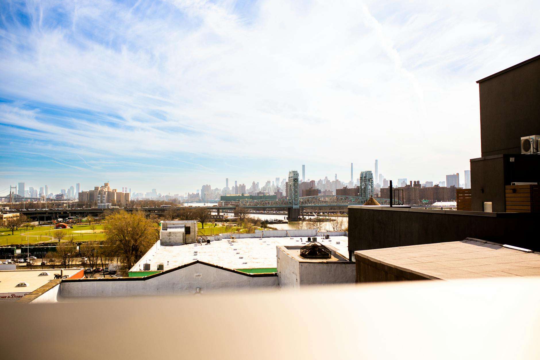 https://www.pexels.com/photo/a-view-of-the-city-from-the-rooftop-16135943/