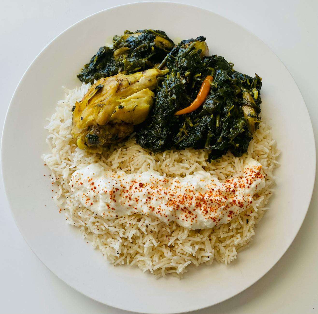 https://www.pexels.com/photo/plate-of-white-rice-with-chicken-and-vegetable-8996122/