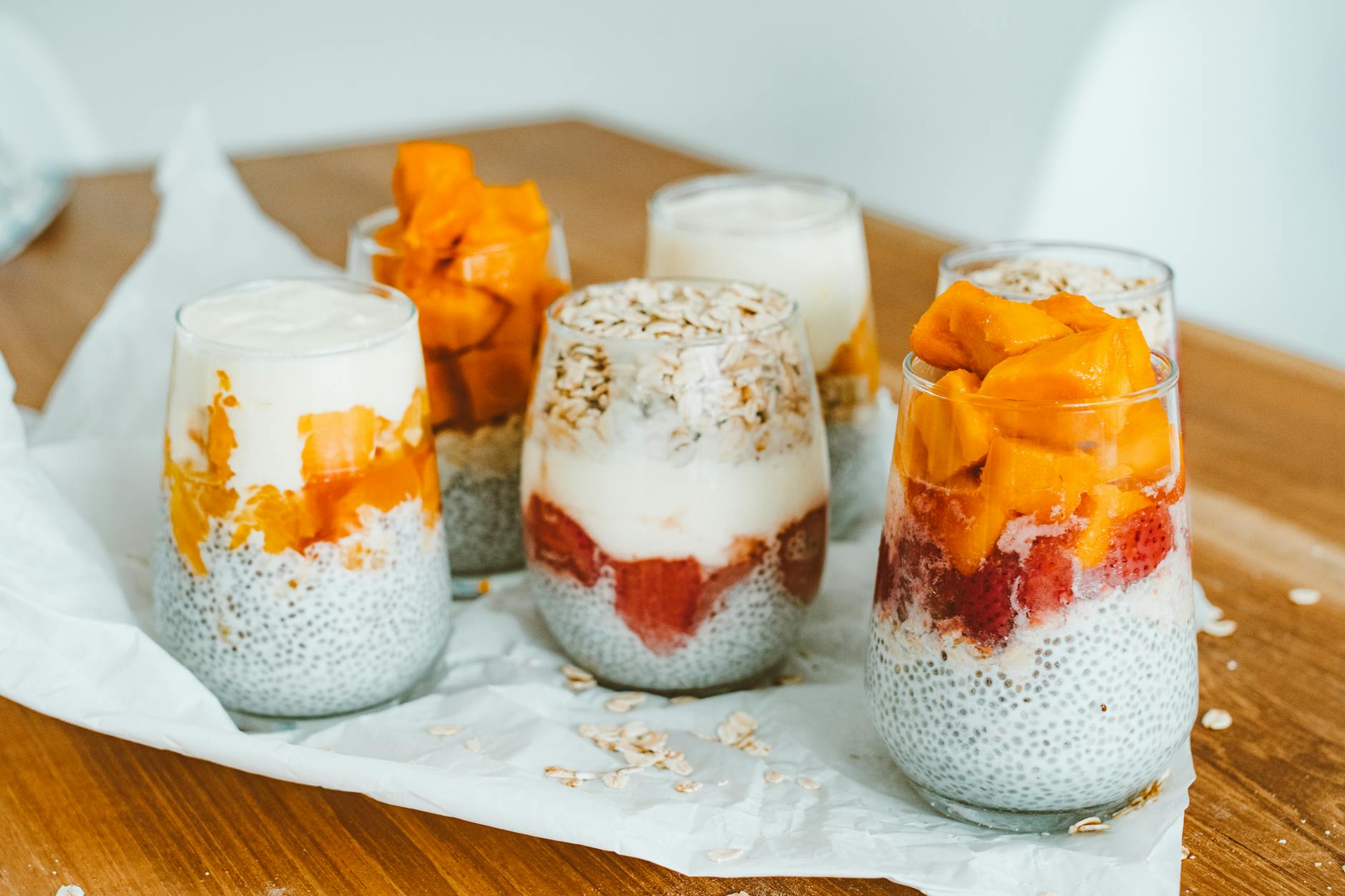 https://www.pexels.com/photo/chia-seeds-and-yoghurt-cream-on-clear-glasses-5150202/